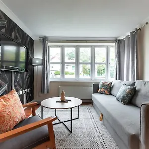 zircon-2-bed-flat-with-parking.bournemouth-hotels.org/